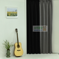 * 용 도 : 현관문·창문·벽체 외부소음방음용(주름형)* 20% 할인 적용 된 가격(부가세포함)입니다.* 높 이 :  ~235cm까지 가능. 235cm 보다 높은 경우 문의 바랍니다.* [실측사이즈 메모] 란에 실측 꼭 기재 바랍니다.

* 규 격 : 통로 시공 시, 폭 실측 +10~20cm 추가 후 주문.              문/창문/벽 시공 시, 폭 실측(벽↔벽) +20~30cm 추가 후 주문.                                            폭 실측(창틀↔창틀) +30~50cm 추가 후 주문.              높이 : 천장에서 바닥까지 실측            ▷ 폭 실측 90~100cm * 높이 230cm 일 때, 폭 120cm * 높이 230cm, 1장 선택 
            ▷ 폭 실측 210cm * 높이 230cm 일 때, 폭 120cm * 높이 230cm , 2장 선택
* 주 의 : 사이즈 선택시 폭 실측 +30cm 정도 여유를 주시고 선택하셔야  방음효과를 보실 수 있습니다.
* 구 성 : 벨벳커튼지,슬라브지,차음소재,특수나노패드,천마감(5중형)_주름형
* 무 게 : 1㎡ (1m*1m) = 대략 2.8Kg 정도 (폭120cm*높이230cm_대략 7~8kg)
* 레일·커튼핀·커튼끈·후사고리 포함,
* 택배비 선불입니다. (주)산울림테크 지원.

















